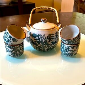 Seven piece tea service. Unbranded; 12oz tea.